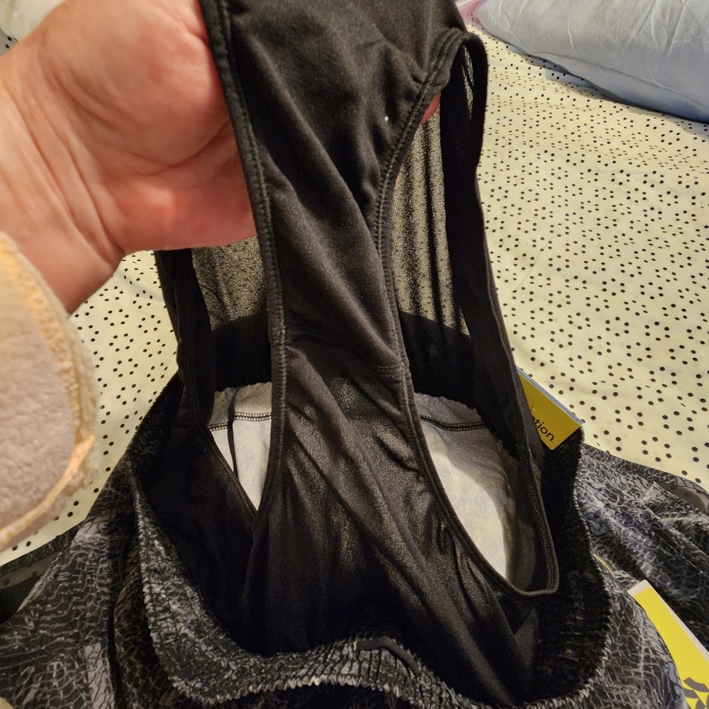 NWT.. Women's shorts - Picture 5 of 12